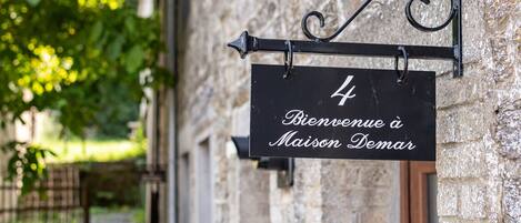 تفاصيل الفندق من الخارج