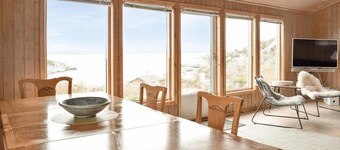 Beautiful home in Bokn with WiFi