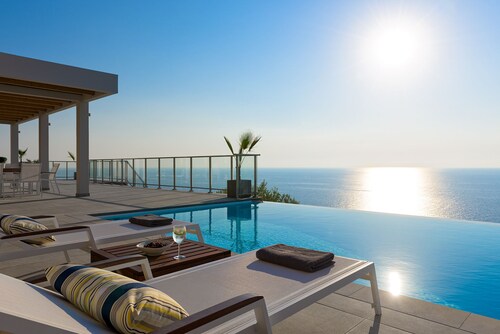 KATHISMA BAY VILLAS - VILLA OCEANOS - LUXURY VILLA WITH PRIVATE POOL 