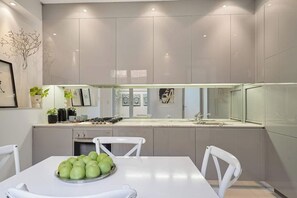 Fridge, microwave, oven, stovetop - 'Harbourview' - The Best Views of the Harbour Bridge & Circular Quay! (Kirribilli)