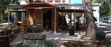 المنشأة من الخارج