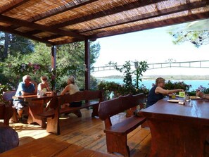 Outdoor dining - Mobilehome mit Klimaanlage und Terrasse (Pula)