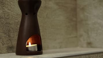 1 bedroom, bed sheets, wheelchair access