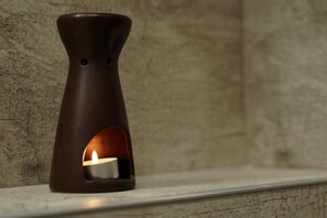 1 bedroom, bed sheets, wheelchair access