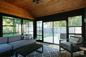 TV, fireplace, streaming services