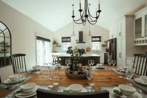 Beach House 5 Star Gem +Muskoka room + Yoga Studio