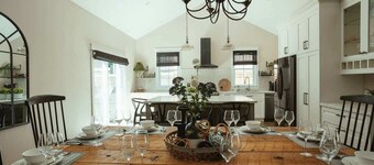 Beach House 5 Star Gem +Muskoka room + Yoga Studio