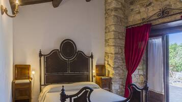 Desk, blackout drapes, free WiFi, bed sheets