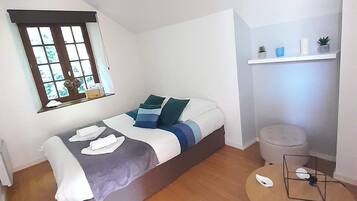 2 bedrooms, iron/ironing board, travel crib, free WiFi