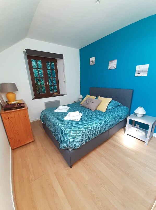 2 bedrooms, iron/ironing board, travel crib, free WiFi