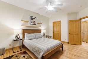 1 多间卧室、熨斗/熨衣板、上网接入、床单