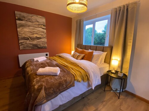 Newly redecorated home for contractors and familes!