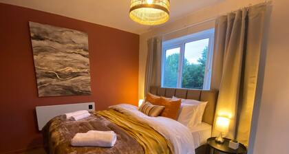 Newly redecorated home for contractors and familes!