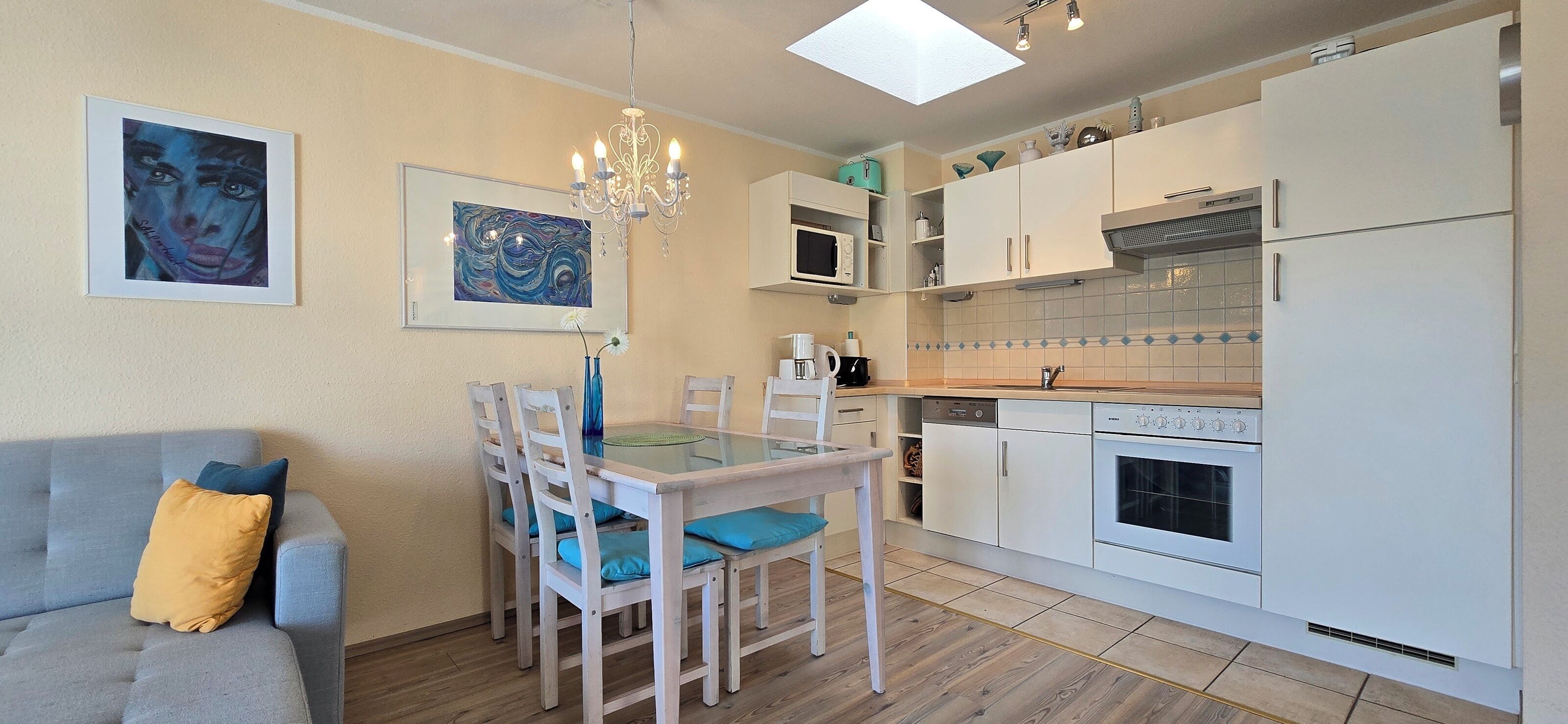 Kjøleskap, mikrobølgeovn, ovn og oppvaskmaskin