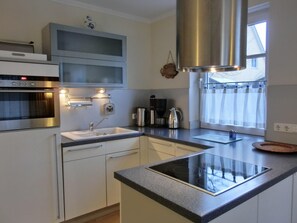 Fridge, microwave, oven, stovetop - 2-zimmer Fewo für 2 Pers. im EG, Wlan (Graal-Müritz)