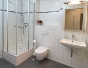 Shower - Strandnahe 2- Zi.-fewo für 3 Personen im 2. OG, mit Wlan (Graal-Müritz)