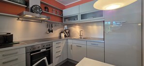 Fridge, microwave, oven, stovetop - 2-zimmer-fewo für 2 Pers. im EG, Wlan (Graal-Müritz)