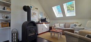 Fernseher, Kamin, Stereoanlage