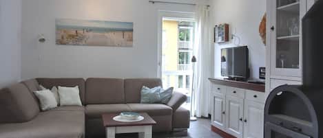Fernseher, Kamin, DVD-Player, Stereoanlage