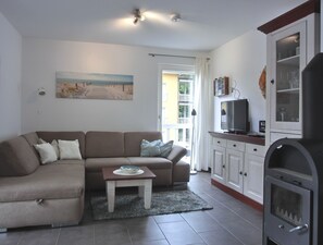 Fernseher, Kamin, DVD-Player, Stereoanlage