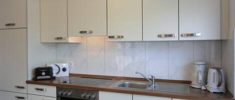 Køleskab, ovn, kogeplade, opvaskemaskine