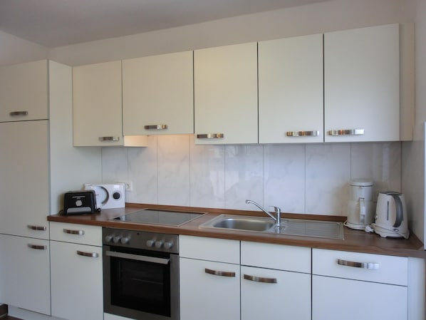 Kühlschrank, Ofen, Herdplatte, Geschirrspüler