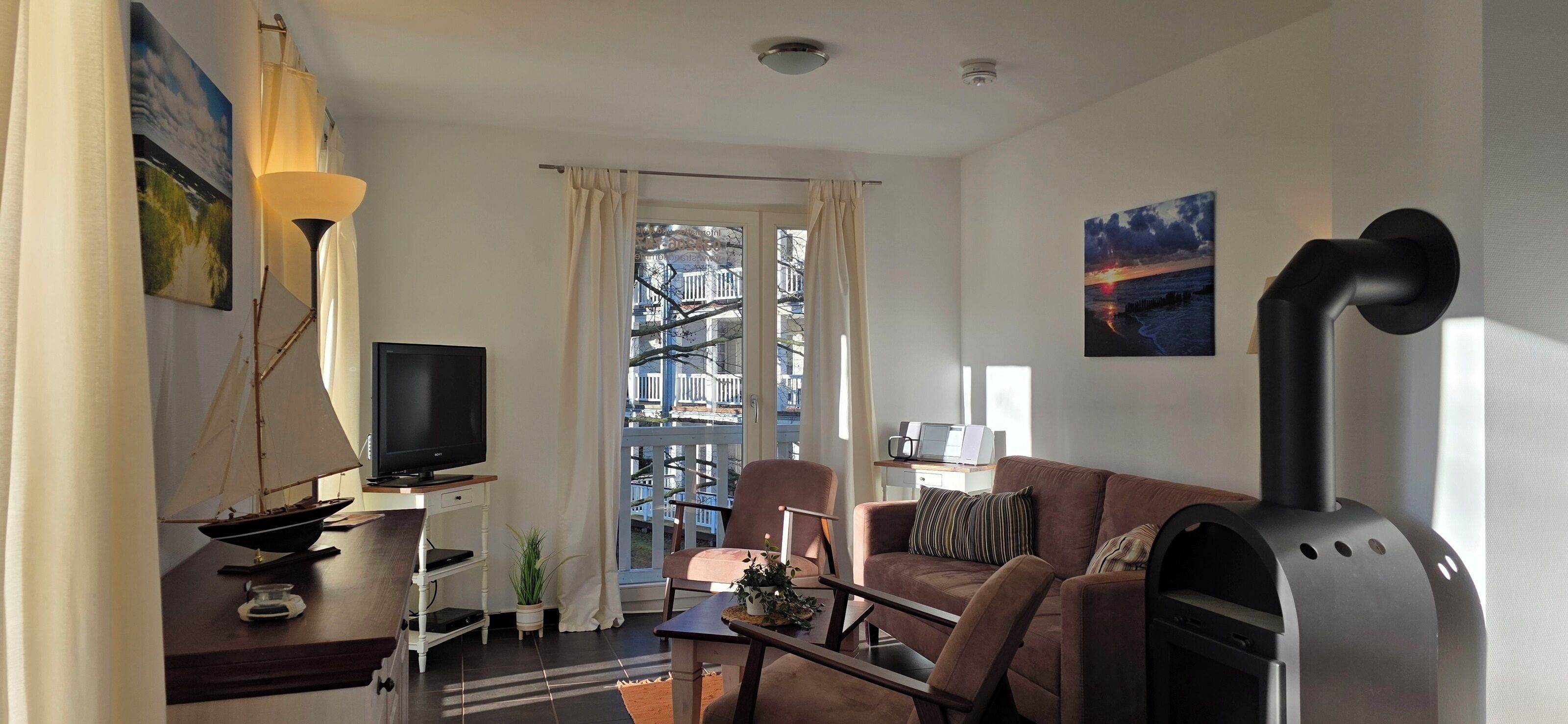 Fernseher, Kamin, Stereoanlage