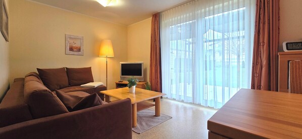 Fernseher, DVD-Player, Stereoanlage