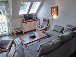 TV, fireplace, stereo