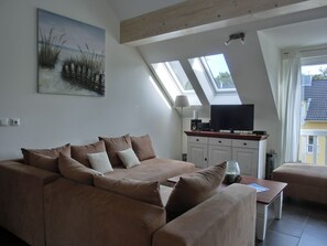 TV, fireplace, stereo