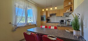 ثلاجة، ميكروويف، فرن، موقد  طهي مسطح