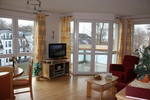 Fernseher, DVD-Player, Stereoanlage