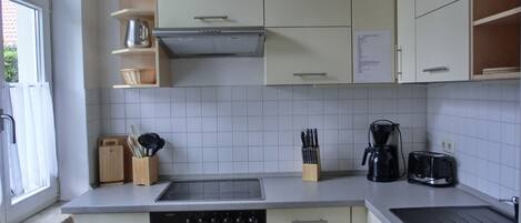 Køleskab, ovn, kogeplade, opvaskemaskine