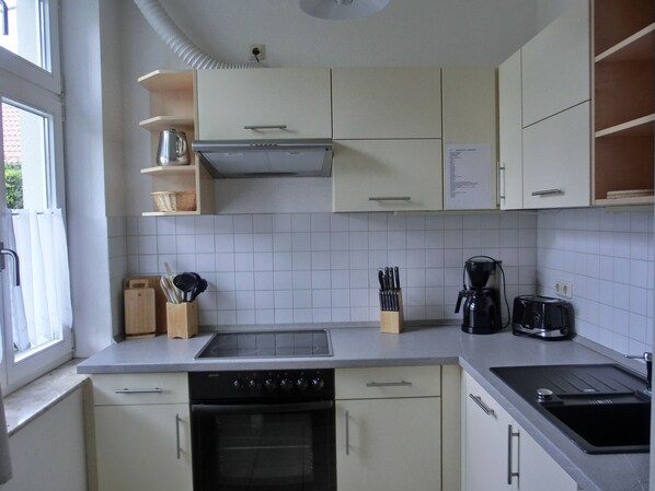 Kühlschrank, Ofen, Herdplatte, Geschirrspüler