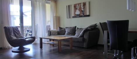 Fernseher, Stereoanlage