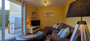 Fernseher, DVD-Player, Stereoanlage