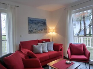 Fernseher, Kamin, Stereoanlage