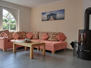 TV, fireplace, stereo