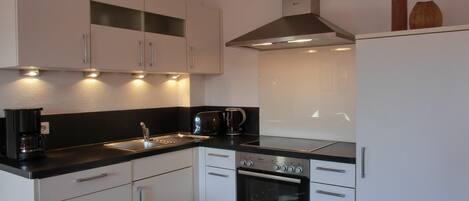 Réfrigérateur, four, plaque de cuisson, lave-vaisselle