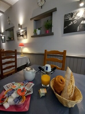 Daily continental breakfast for a fee - Chez l'ahumat (Aire-sur-l'Adour)