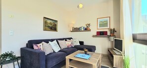 Fernseher, DVD-Player, Stereoanlage