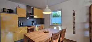 Fridge, oven, stovetop, dishwasher