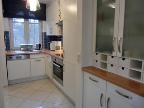 Kühlschrank, Ofen, Herdplatte, Geschirrspüler