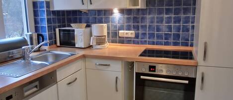 Kühlschrank, Ofen, Herdplatte, Geschirrspüler