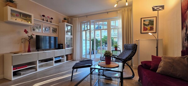 Fernseher, DVD-Player, Stereoanlage