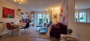 Fernseher, DVD-Player, Stereoanlage