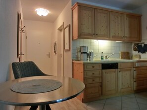 Kühlschrank, Herdplatte, Geschirrspüler