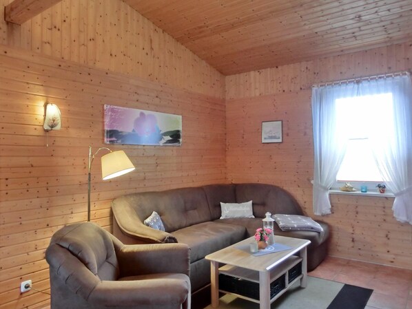 TV, fireplace, stereo