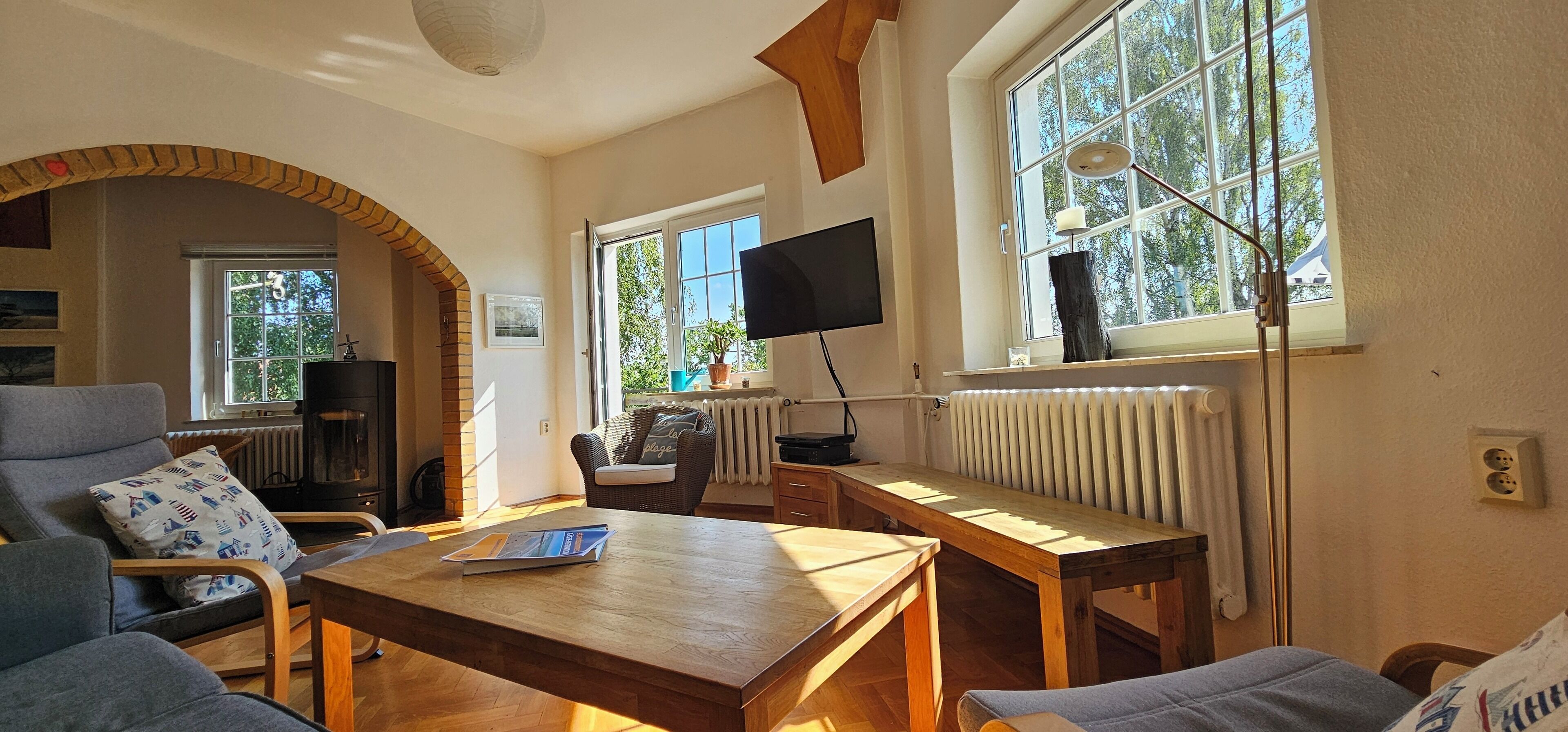 Fernseher, Kamin, Stereoanlage