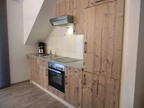 Kühlschrank, Ofen, Herdplatte, Geschirrspüler